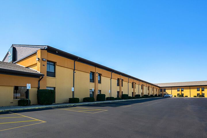 Hotel 4 of 34