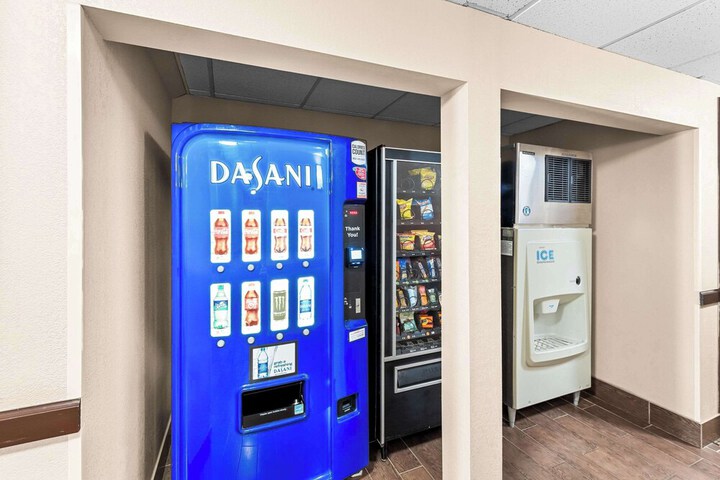 Comfort Inn & Suites Heath - Newark South