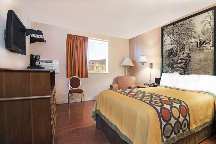 Room 14 of 28