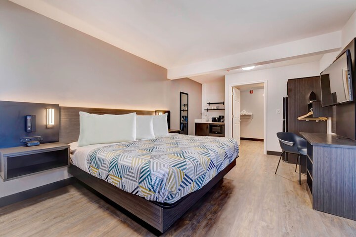 Room 17 of 25