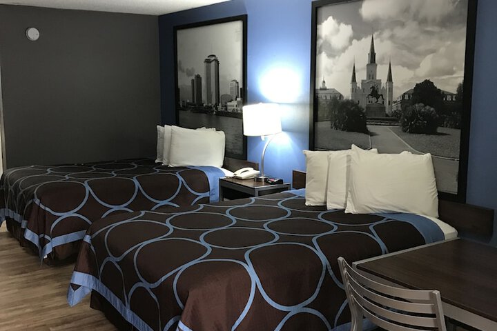 Super 8 by Wyndham Slidell
