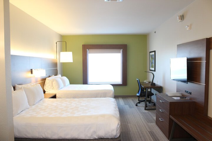Room 32 of 68