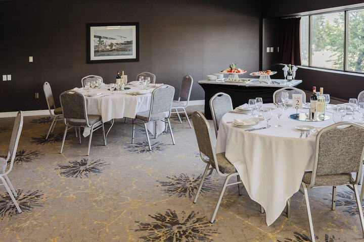 Ballroom/Hall 118 of 122