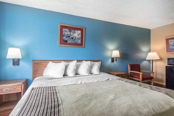 Room 32 of 42