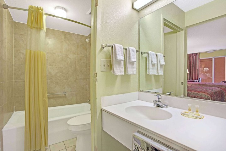 Room 15 of 16