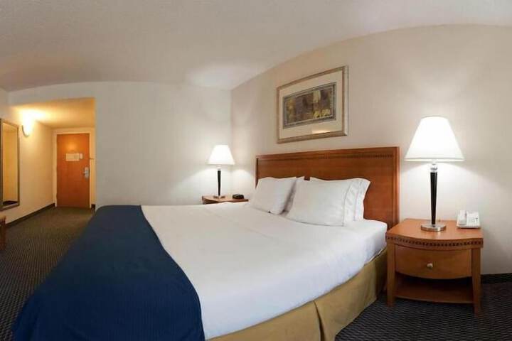 Room 5 of 32