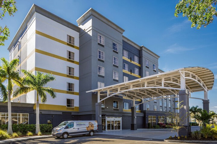 Hotel 2 of 42