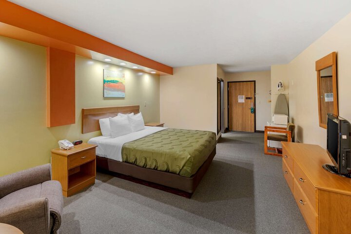 Room 26 of 40