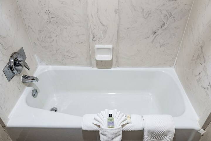 Quality Inn & Suites Moline - Quad Cities