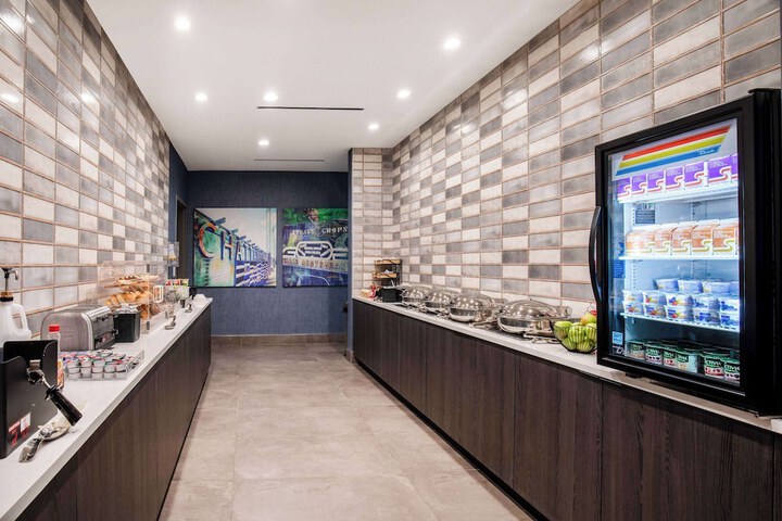 Breakfast/Coffee Service 32 of 36