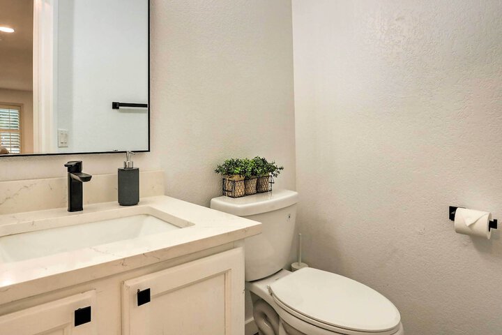 13 Mi to Dtwn Denver: Northglenn Townhome w / Patio