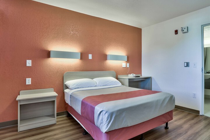 Room 19 of 37