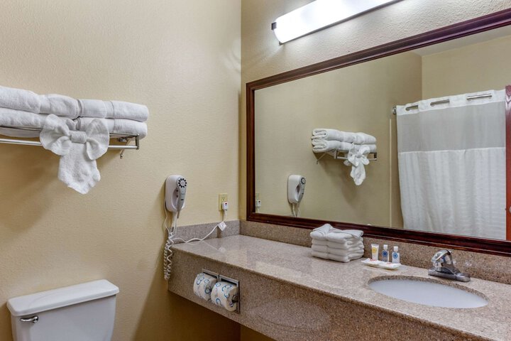 Comfort Suites Plainview