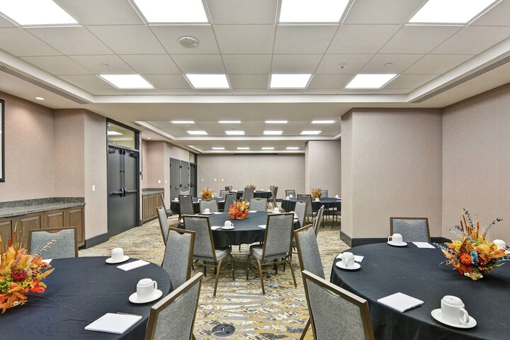 The Cincinnatian Hotel Curio Collection by Hilton