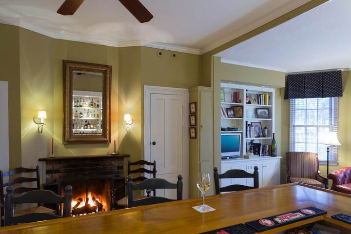 Lounge 46 of 48