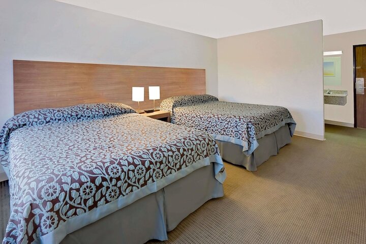 Room 6 of 17