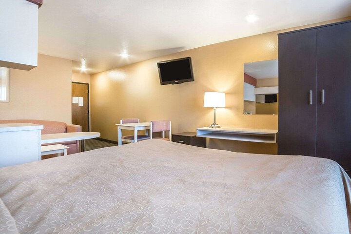 Room 32 of 44