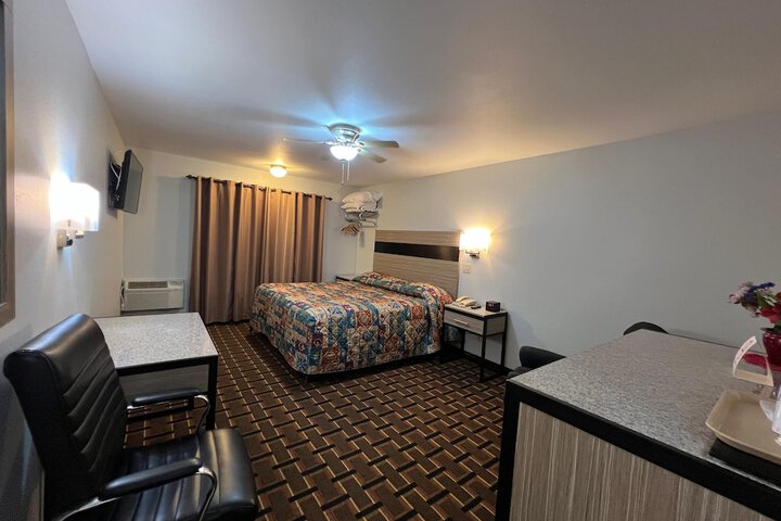 Deluxe Inn