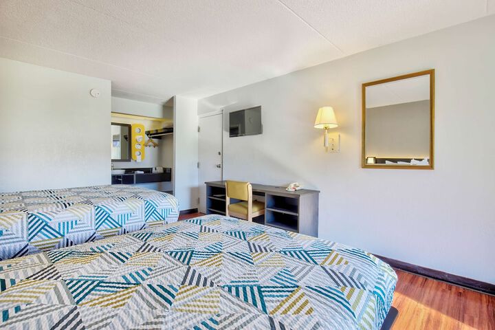 Room 16 of 25