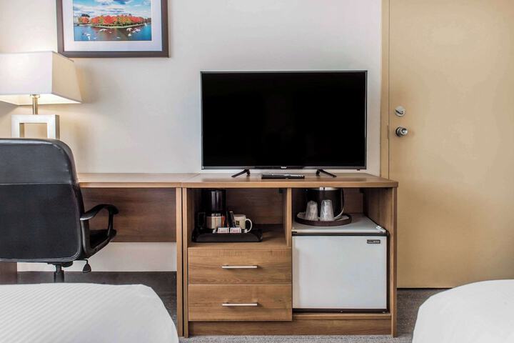 Room 35 of 69