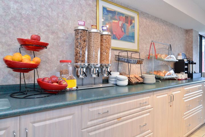 Breakfast/Coffee Service 25 of 28
