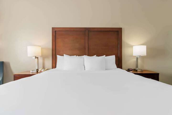 Comfort Inn Hebron-Lowell Area