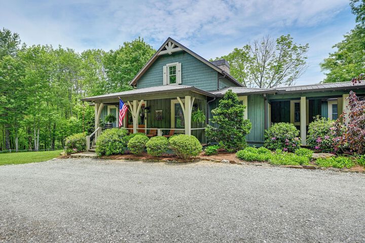 On 22 Acres: Cullowhee Craftsman Home w / Mtn Views