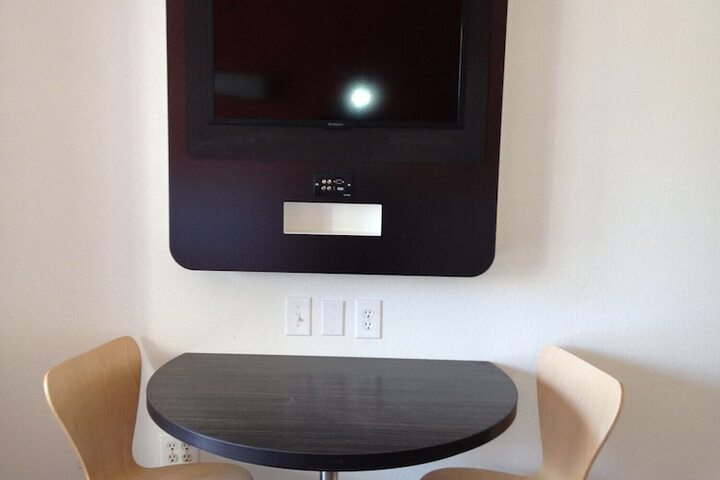 Motel 6 Grand Prairie TX - Near Six Flags Drive