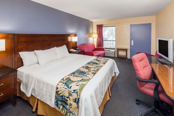 Room 13 of 16