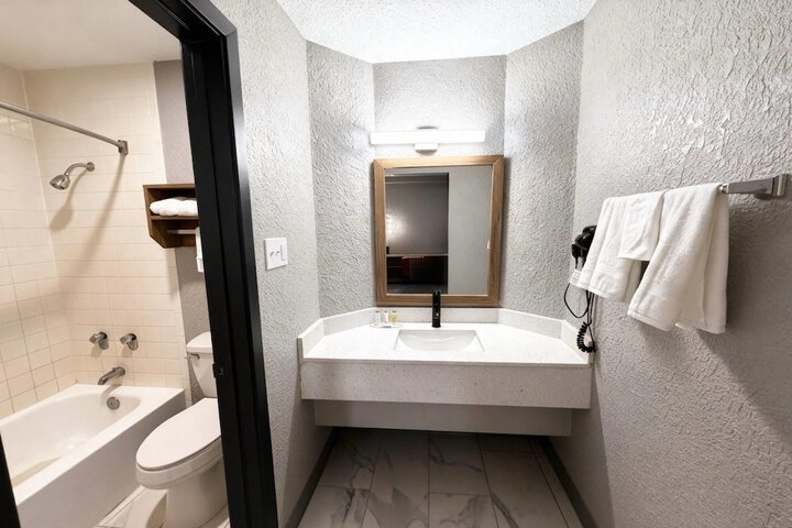 Super 8 by Wyndham Nacogdoches Near University