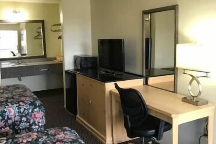 Room 6 of 34
