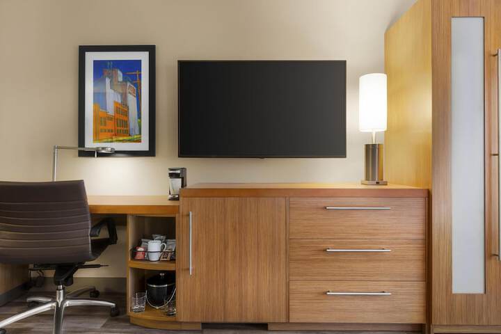Hyatt Place Columbia / Downtown/The Vista