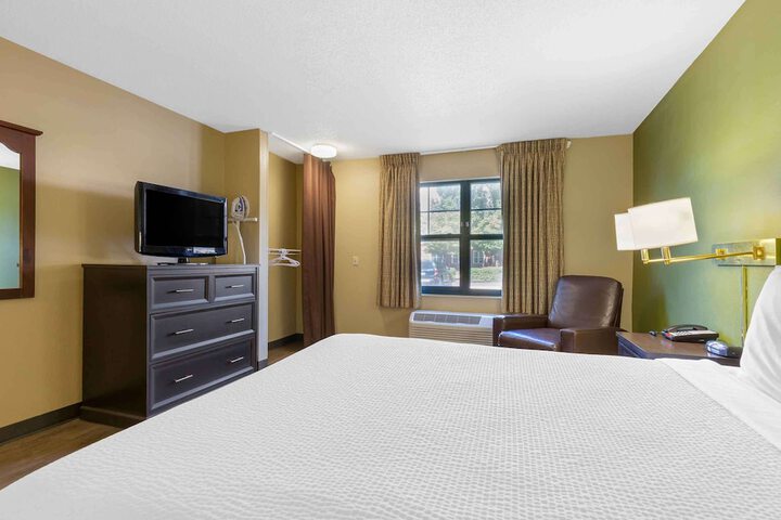 Room 16 of 32