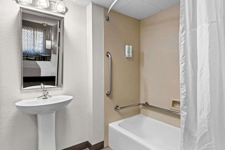 Room 32 of 55