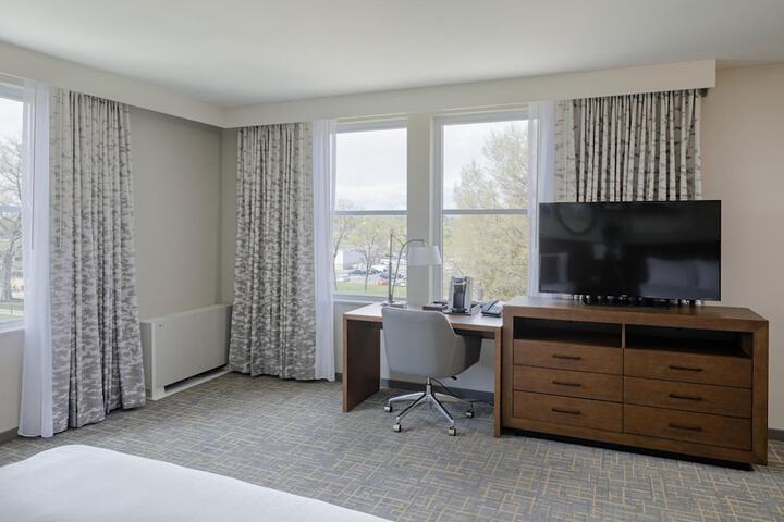 Hotel Madison & Shenandoah Conference Ctr