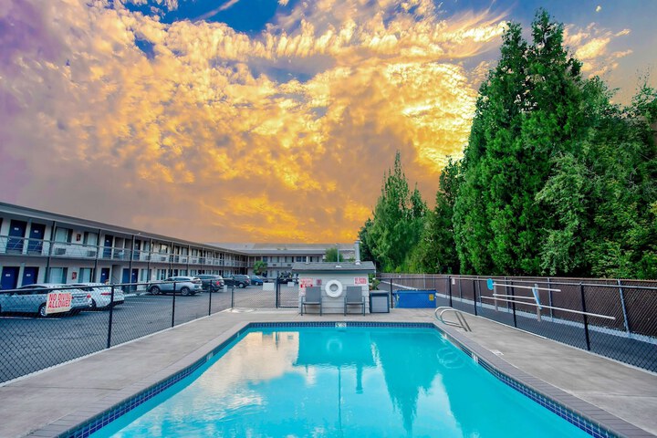 Pool 6 of 25