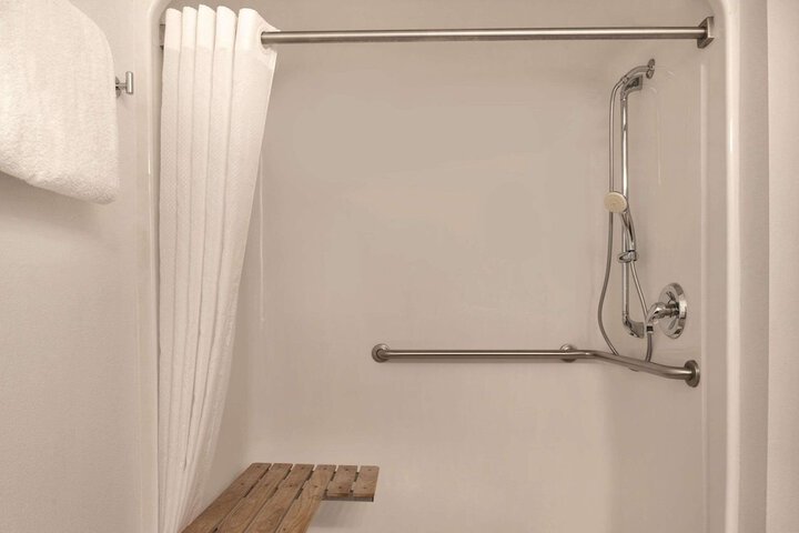 Room 15 of 26