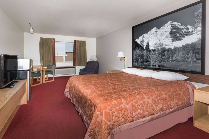 Room 15 of 16