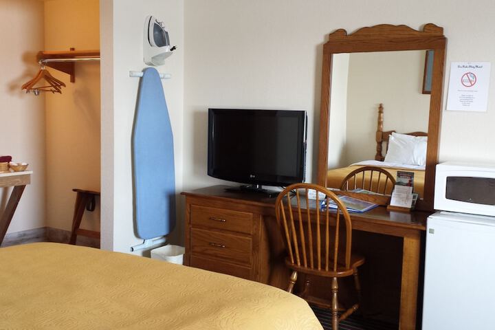 Room 27 of 37