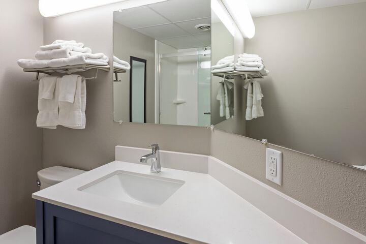 Paynesville Inn & Suites