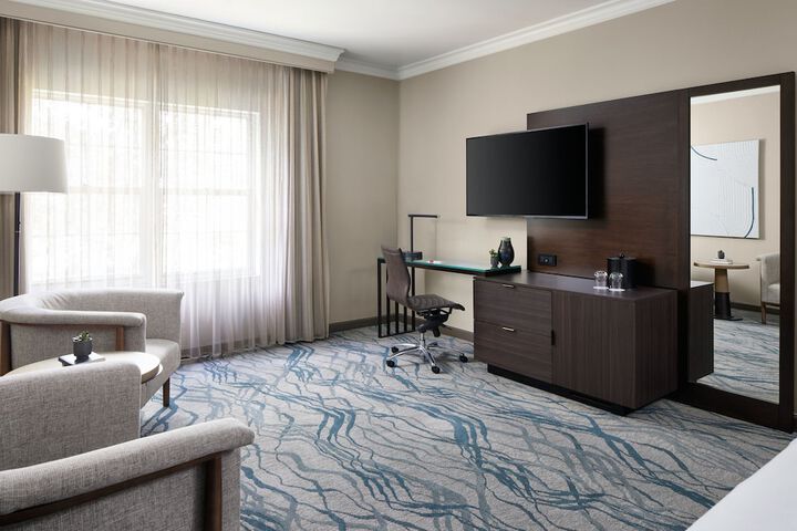 Room 33 of 77