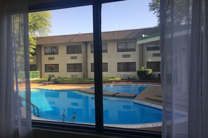 Hotel Exterior 43 of 46