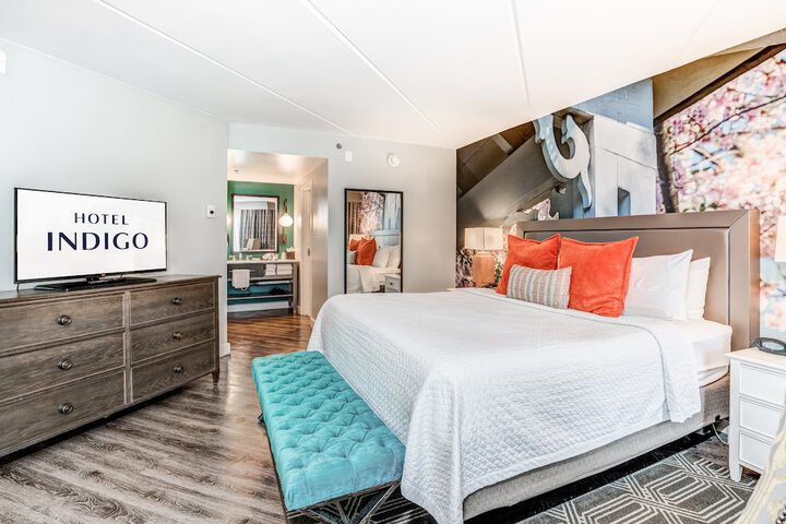 Room 65 of 100