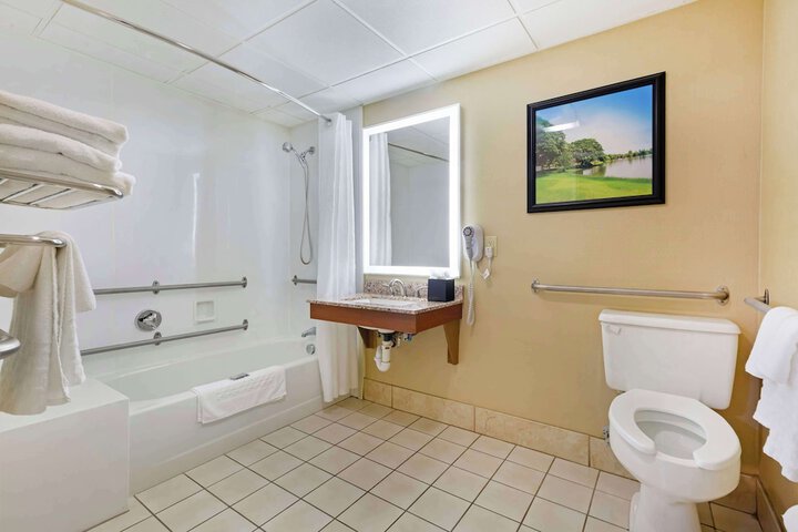 Room 15 of 33
