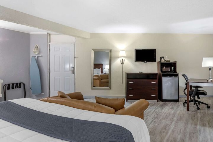 Room 12 of 34