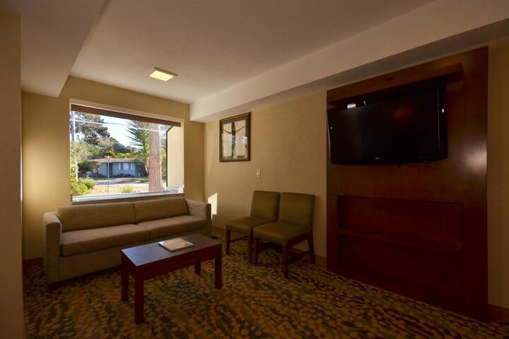 Best Western The Inn & Suites Pacific Grove