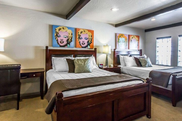 Room 33 of 42