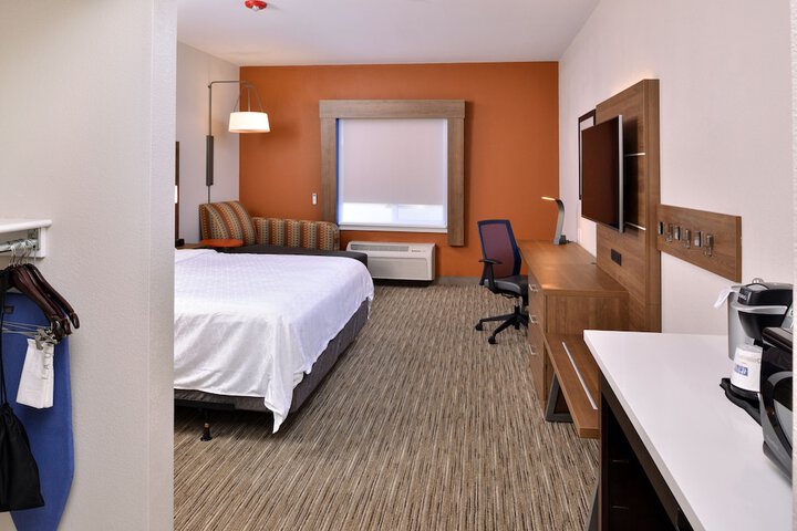 Room 17 of 60