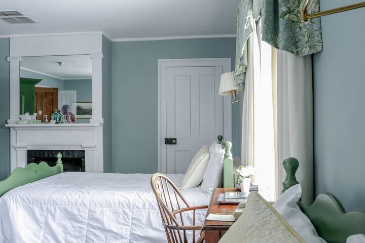 Room 33 of 81