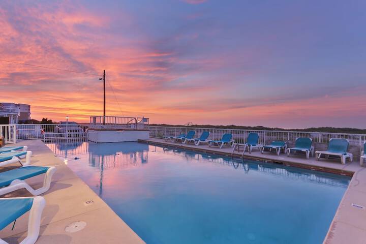 Pool 10 of 30